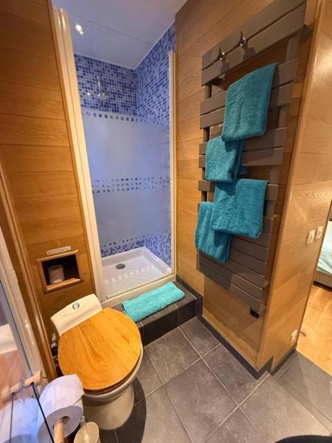 Highly Recommended Apartment Steps From The Lake Анси Екстериор снимка