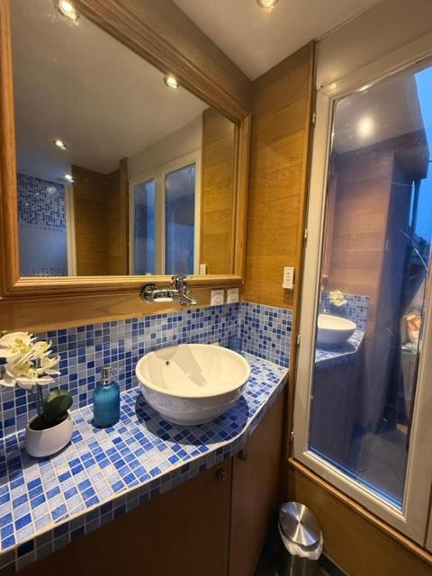 Highly Recommended Apartment Steps From The Lake Анси Екстериор снимка